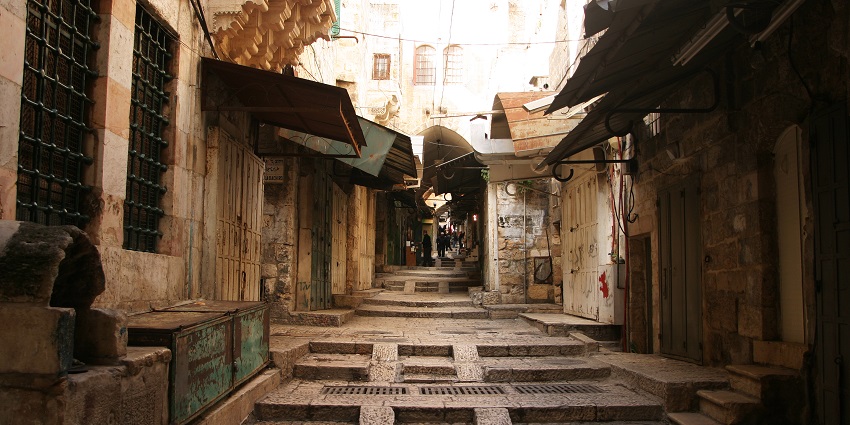 One of the best things to do in Jerusalem is exploring Jerusalem’s historic Old City with ancient sites and landmarks.
