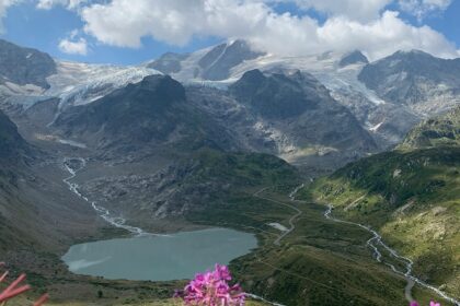 Discover Switzerland's breathtaking landscapes on unforgettable trekking adventures.