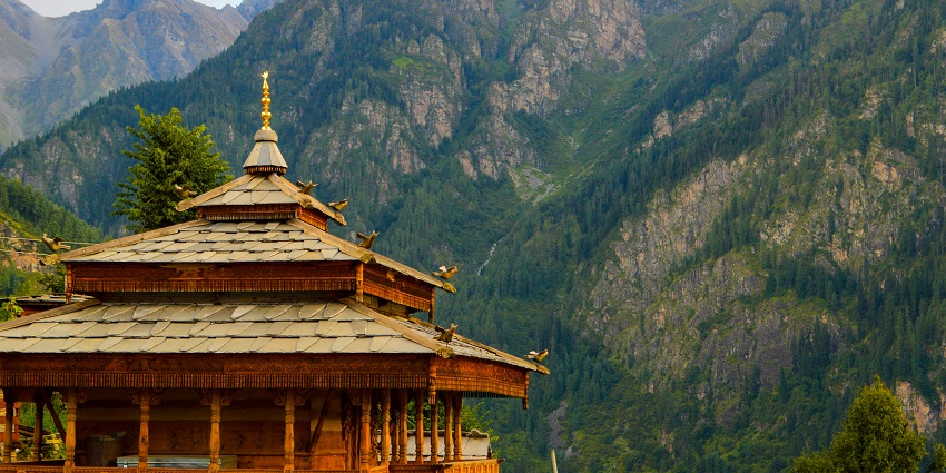 Enjoy a scenic couple’s retreat to Mukteshwar Temple and take in the divine splendour here