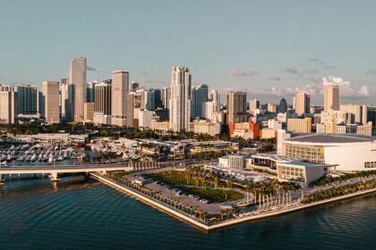 An image of couples enjoying romantic moments during Valentine's Day in Miami