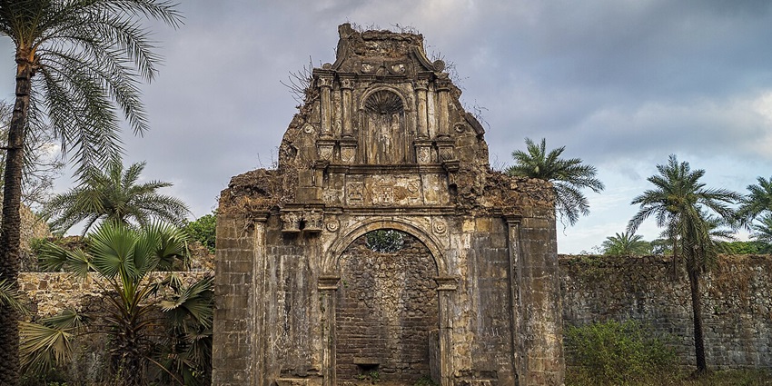 The main entrance of the Vasai Fort with a scenic view.