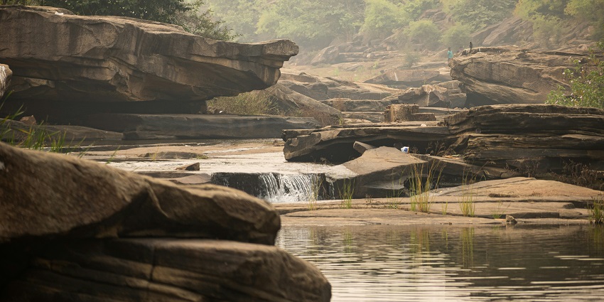 feel the spiritual vibe at its peak in vindhyachal, one of the best places near Varanasi.