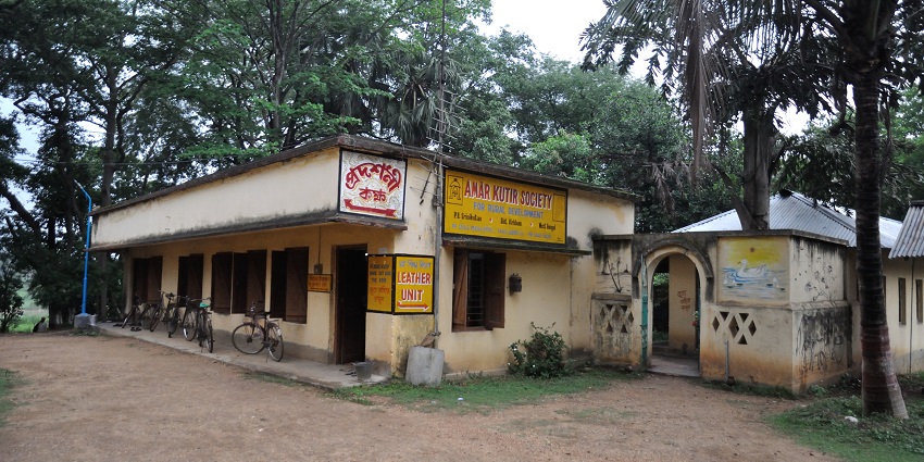 A picture of a complex at Amar Kutir, famous for craft shopping