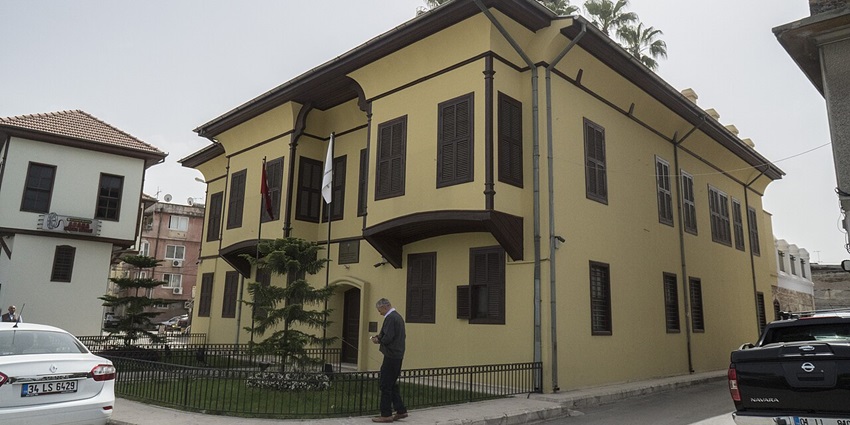 Historic Alsancak mansion showcasing Atatürk’s life, legacy, and early Turkish Republic.