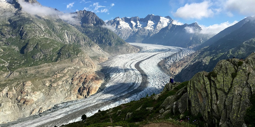 Things to do in Switzerland include visiting the alpine peak offering breathtaking views of the Swiss Alps.