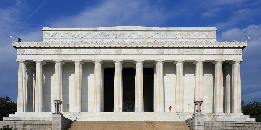 A distant outside view of the Lincoln Memorial, which has a marvellous architecture