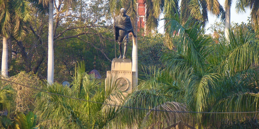 An image of the Mahatma Gandhi statue, which offers some of the top things to do in Kanpur