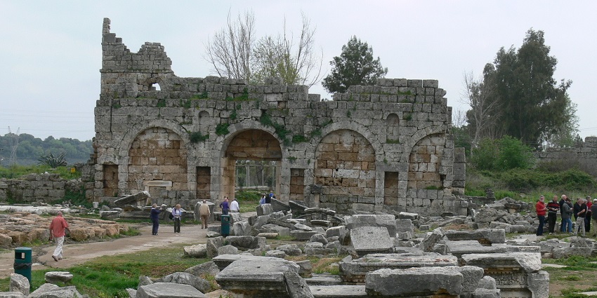 Discovering the ruins of the ancient Perge city with historical significance.