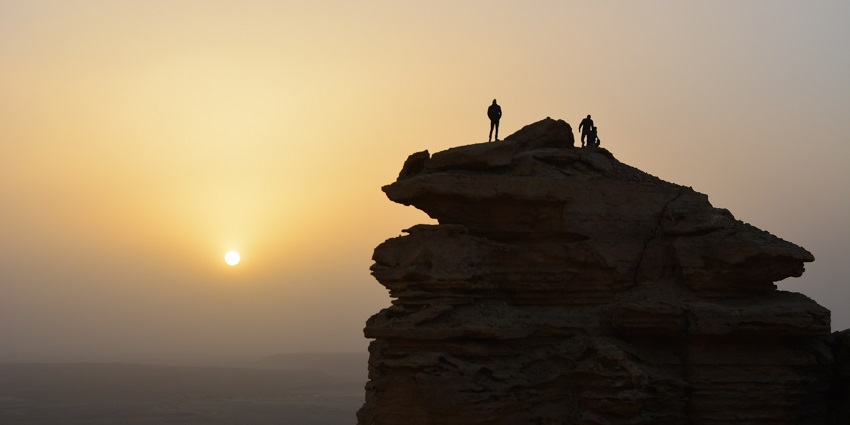 Stunning Riyadh viewpoint offering dramatic desert cliffs and expansive views