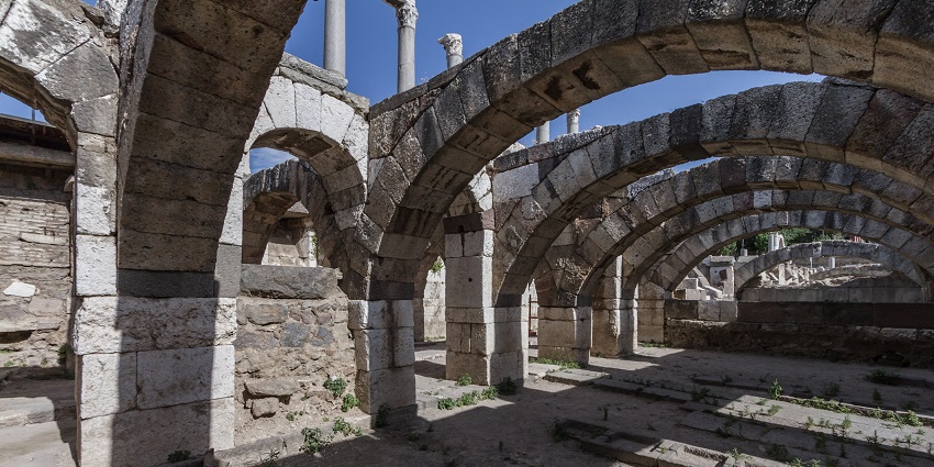 Things to do in Izmir include discovering the ancient ruins and artefacts at the Agora Museum.
