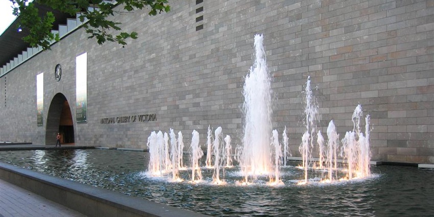 Sit by the water fountain at NGV, a peaceful thing to do in Melbourne