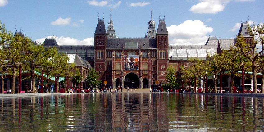 Things to do in Amsterdam in April include visiting the museum showcasing Dutch masterpieces and historical artefacts.