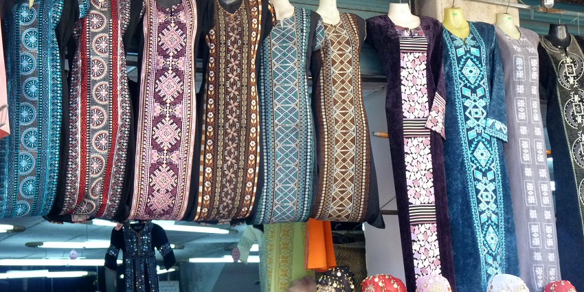 Traditional markets offering spices, textiles, and handcrafted souvenirs.