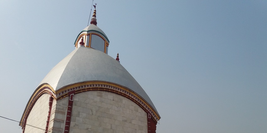 An image of the tranquil temple with a peaceful backdrop.