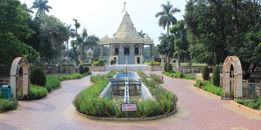 The Shri Dudheshwar Nath Mahadev Temple is one of the best places to visit in Ghaziabad
