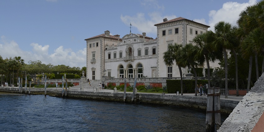A huge white Italian Renaissance-style villa of Vizcaya Museum and Gardens next to bay.