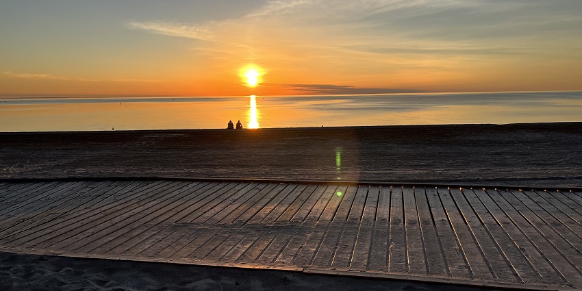 An image of a sunset at Wasaga Beach, one of the most popular beaches in Ontario.