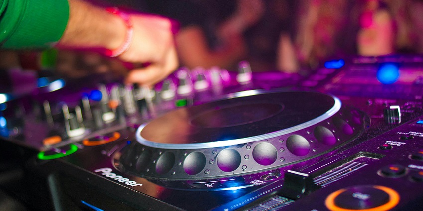 Westend Club, among the best party places in Ludhiana, provides a relaxing atmosphere