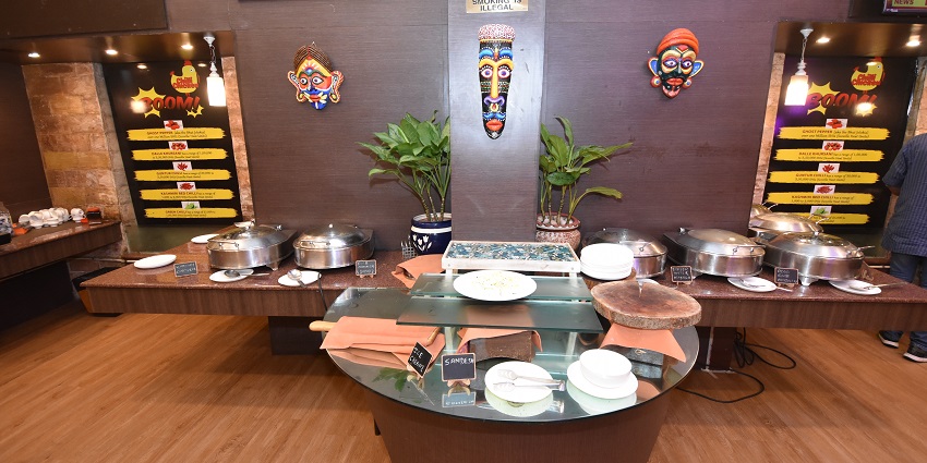 Experience diverse dining near the art museum in Kolkata, West Bengal, India.
