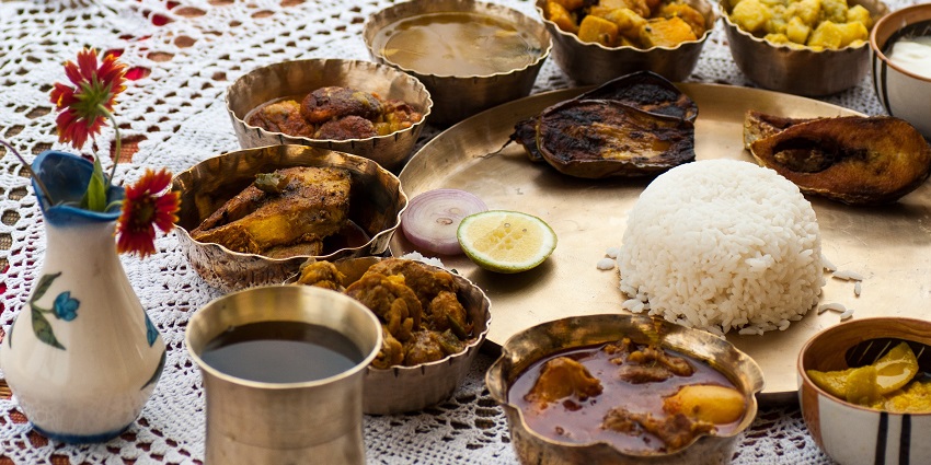 A picture of delicious Bengali delicacies served at a restaurant