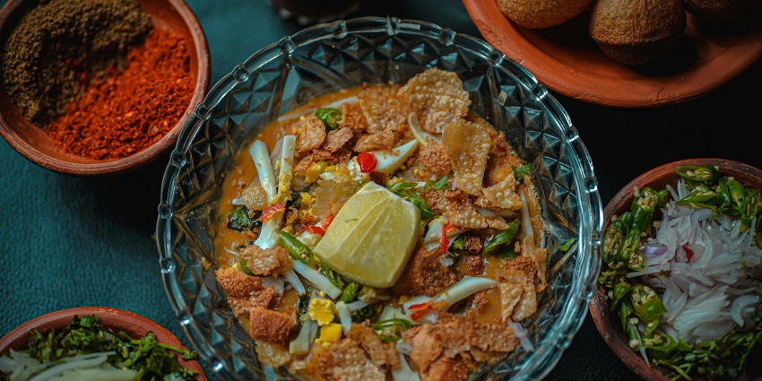 A picture of Indian cuisine around the Birla Industrial & Technological Museum.
