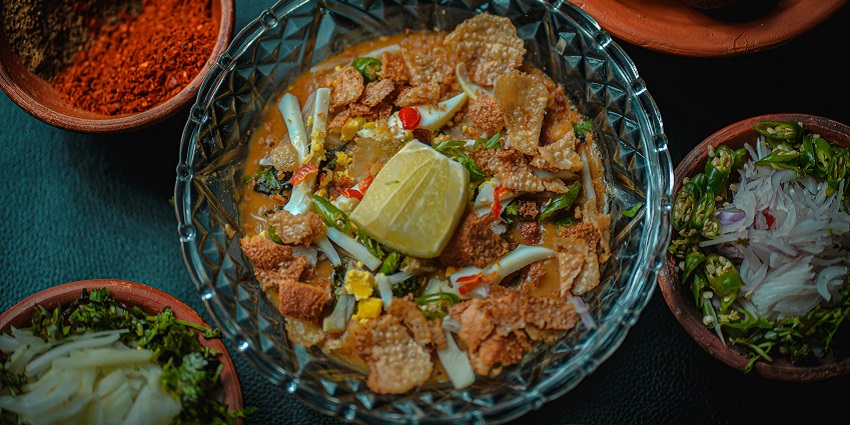 A picture of delicious Indian cuisine, and excellent dining options.