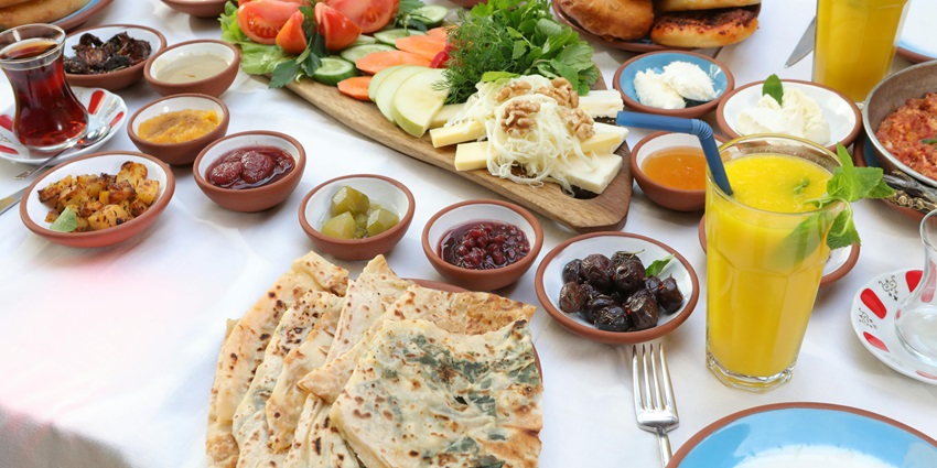 Dining near the Blue Mosque with a variety of Turkish cuisine, Ottoman specialties