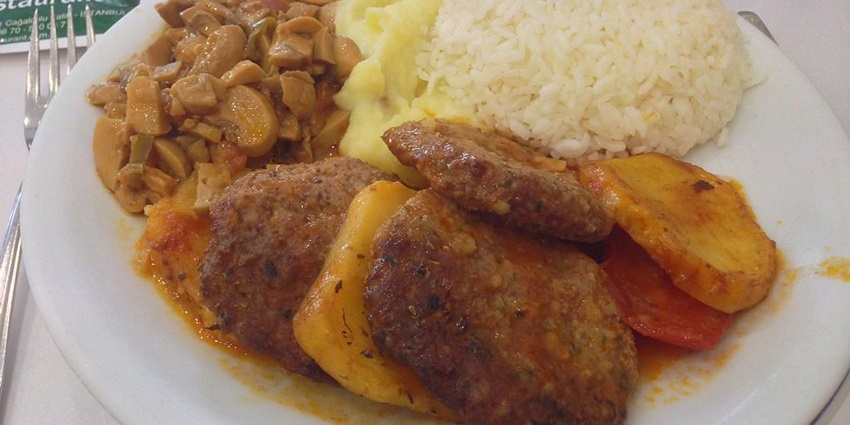 Dining with Turkish dishes in Istanbul.