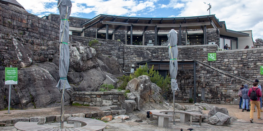 Table Mountain Cafe, offers panoramic view of mountains.