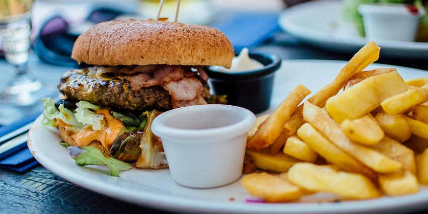 An image of a burger like those sold at local restaurants near Joshua Tree National Park.