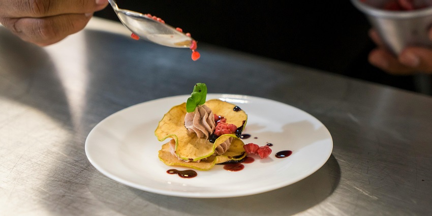 Enjoy delicious food ranging from casual and comfortable to five-star older restaurants.