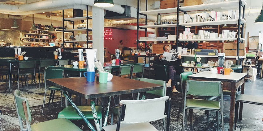A glimpse of dining spots near the park in New Zealand that offer great food options.