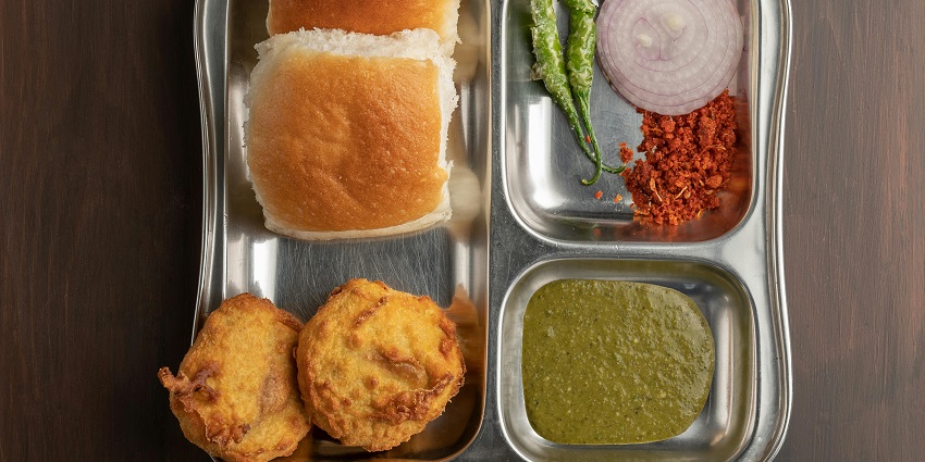Image of a staple Maharashtrian snack, vada pav served with chilli