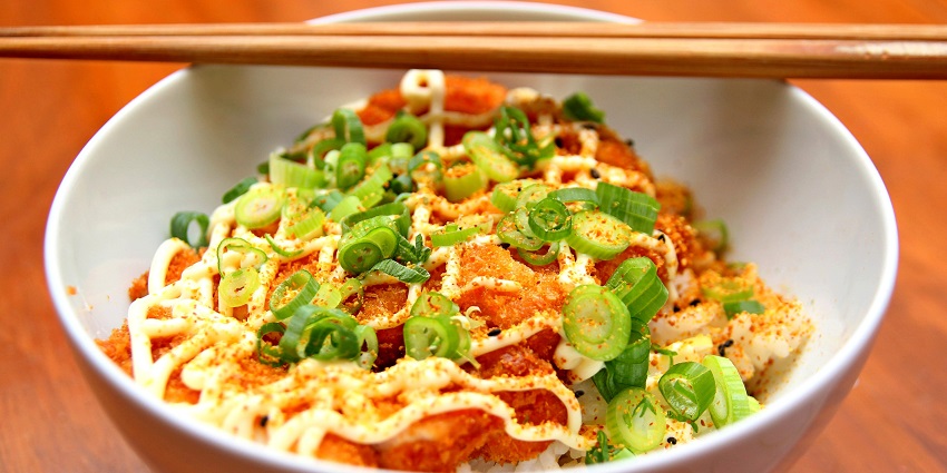 Dining options near attractions: diverse cuisines and scenic views available.