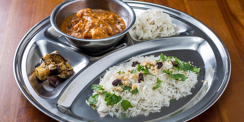 Dining in Auli offers diverse cuisine and local Garhwali dishes.