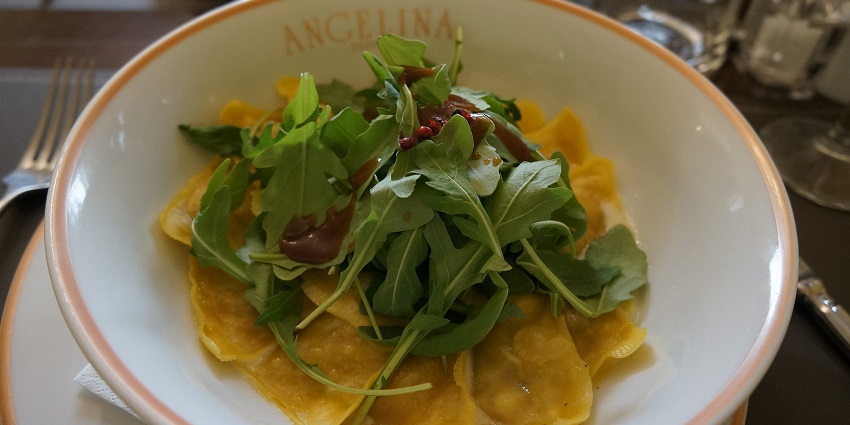 Dining near Orsay Museum offers French bistros, cafés, and Michelin-starred restaurants.