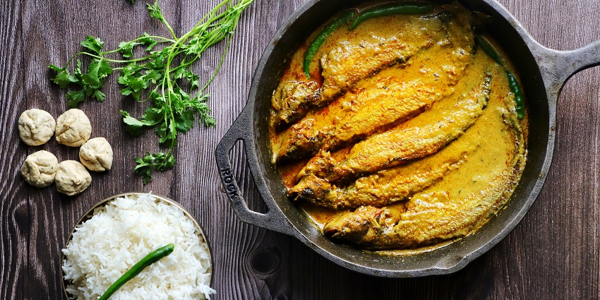 Try the fish curry on your way to Bethuadahari Wildlife Sanctuary.
