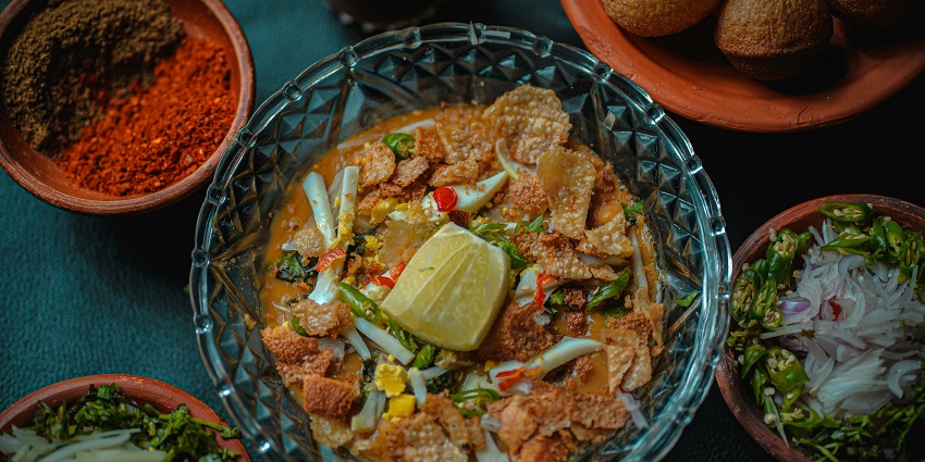 A beautiful view of delicious food, and dining options around the Marble Palace Zoo.