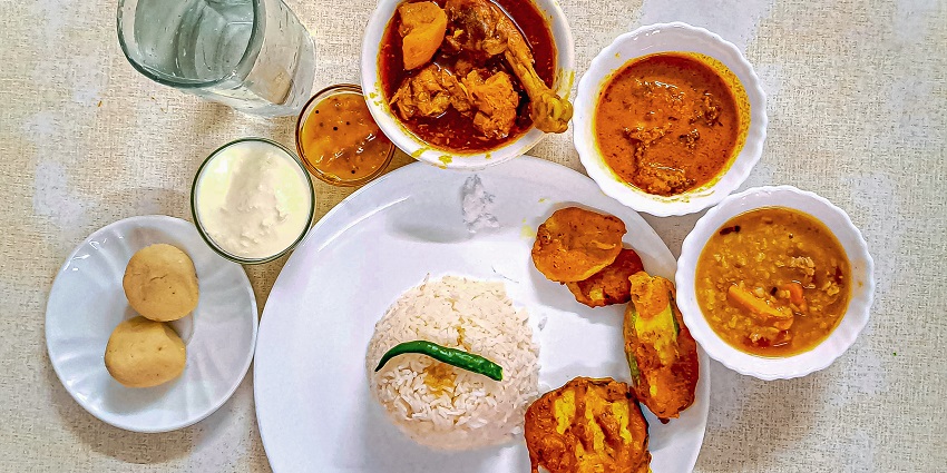 An image of Bengali dishes which you can relish near Alipore Museum West Bengal