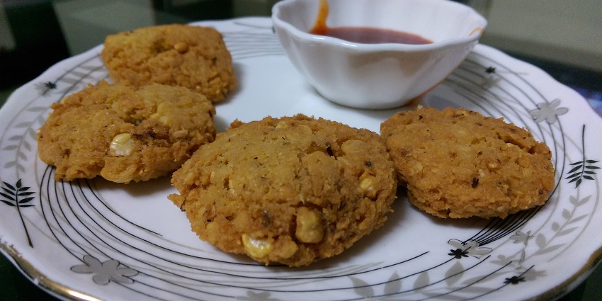 Instantly made delicious snack. Made of Chana dal and onion. Used as appetizer.