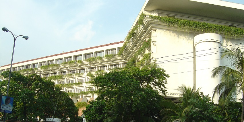 A picture of Belvedere Road with Taj Bengal, near Gandhi Museum Barrackpore.