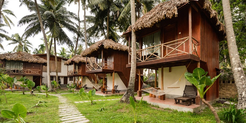 An image of comfortable hotels near Vetalwadi Fort with scenic views and tranquility.