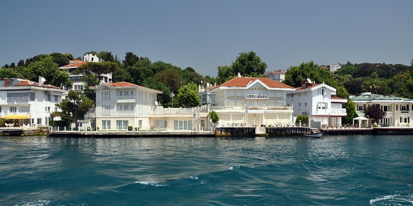 The hotels near Çamlıca Mosque offer luxury, comfort, and Bosphorus views in istanbul