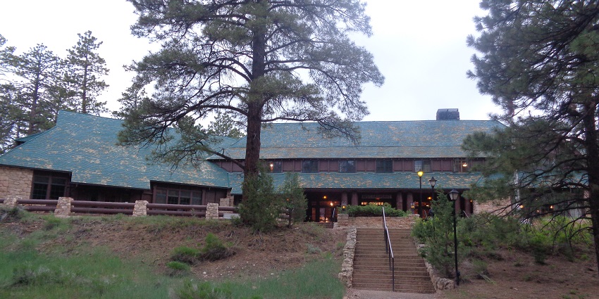 An image of historic Bryce Canyon Lodge with rustic log architecture for visitors to Bryce Canyon National Park.