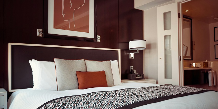 An image showing a view of a cosy hotel room near Einstein's brain in a museum