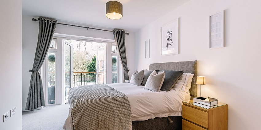 Cosy bedroom with modern decor featuring a bed, nightstands, and soft lighting