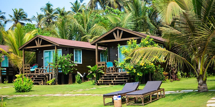 Accommodation options in Dehradun: luxury, peaceful retreats, nature-inspired resorts.