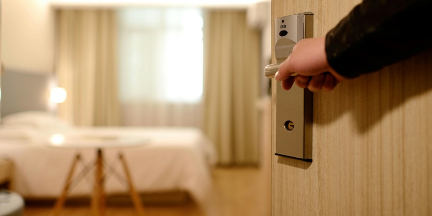 An image of a hotel room, an accommodation near the Kolkata Museum of Modern Art.