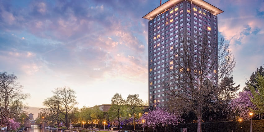 There are many luxurious hotels available to stay near the van gogh museum.