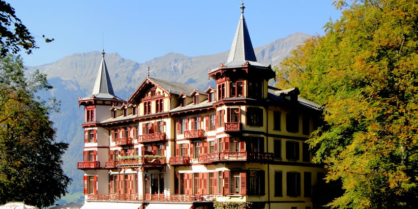 Accommodation options near FIFA Museum Zurich: luxury, mid-range, and budget-friendly.